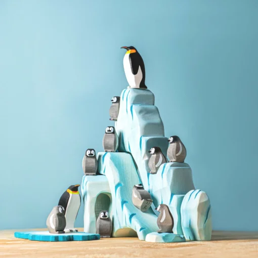 Wooden Icy Cliffs and Big Penguin Family Set