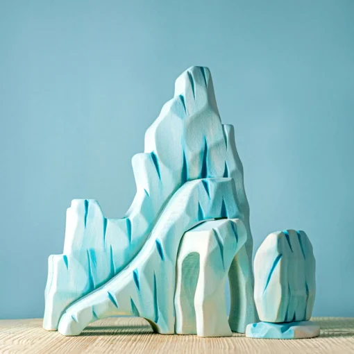 Wooden Icy Cliffs and Big Penguin Family Set